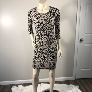 Calvin Klein - 3/4 sleeve shift dress - Women’s size 2